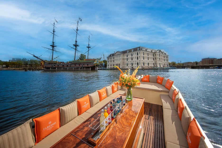 Amsterdam: Open Boat Cruise option Unlimited Drinks &amp; Snacks