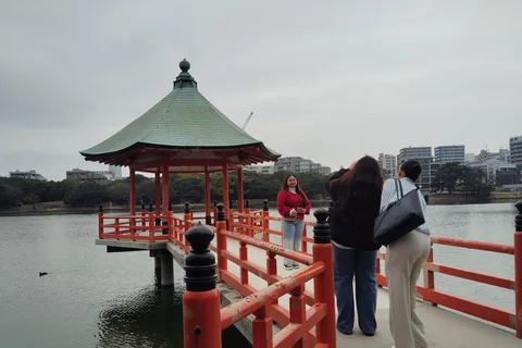 Fukuoka: Ohori Park Walking Tour with Guide