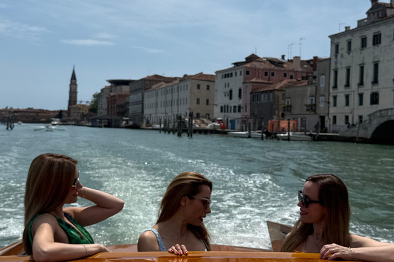 Venice: Semi-Private Murano & Burano Islands Experience Private Murano & Burano Tour in English