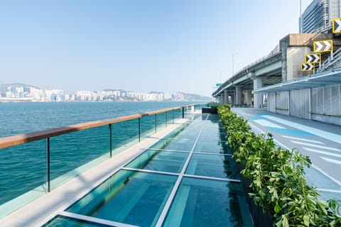 Hong Kong: City Tour with Promenades, Beach, and Market