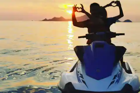 Sonnenuntergang auf dem Jetski im Golf von Ajaccio