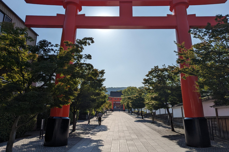 Kyoto: Upptäck varje del av den ikoniska helgedomen Fushimi InariGruppresa