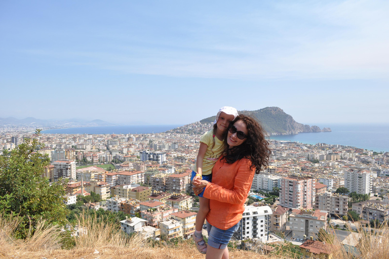 إطلالة على وادي ساباديري والجبل في ألانيا مع السباحةوادي ساباديري في ألانيا