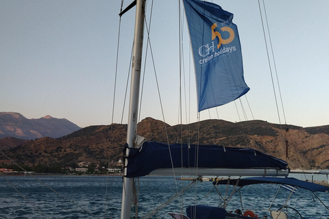 Sud de la Crète : excursion d&#039;une journée à bord d&#039;un voilier au coucher du soleil avec repas à volontéDe Matala et Kokkinos Pyrgos