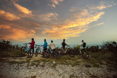 Korfu mit dem E-Bike entdecken: Radeln Sie durch die Natur und das lokale LebenEntdecke Korfu mit dem E-Bike: Tauch ein in die Natur und das lokale Leben