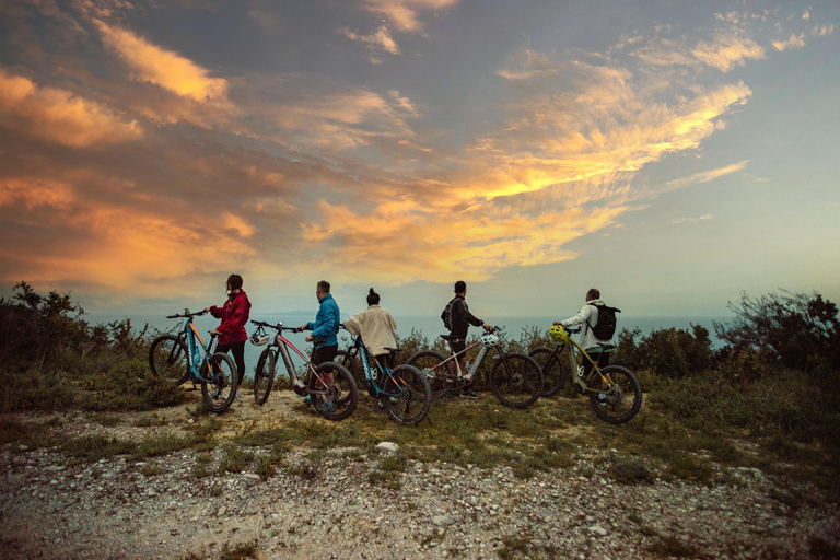 Korfu mit dem E-Bike entdecken: Radeln Sie durch die Natur und das lokale LebenEntdecke Korfu mit dem E-Bike: Tauch ein in die Natur und das lokale Leben
