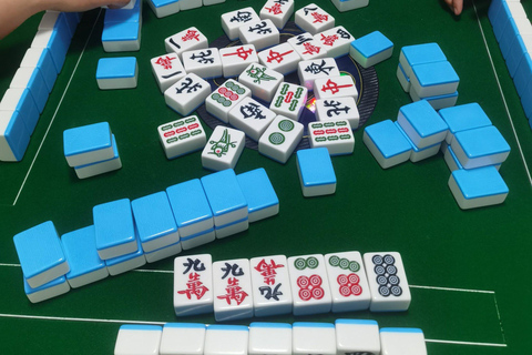 Chengdu: Mahjong Class with Local Market Visit & Tea