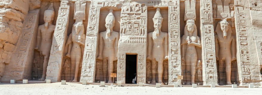 Au départ de Louxor : Circuit privé de 2 jours à Abou Simbel, Philae et Assouan