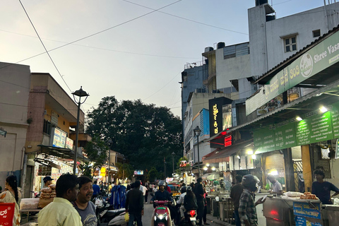 Bangalore: Cerimónia Tika e tour gastronômico de rua com lembrançasBangalore: Cerimónia Tika e tour gastronômico pelas ruas com lembranças