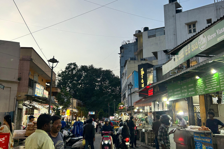 Bangalore: Cerimónia Tika e tour gastronômico de rua com lembrançasBangalore: Cerimónia Tika e tour gastronômico pelas ruas com lembranças