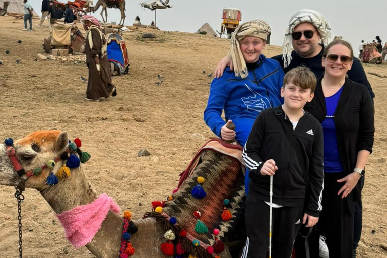 Cairo: Passeio de Camelo pelas Pirâmides, Jantar e Show de Som e LuzTour guiado com traslados, guia de turismo, almoço e entrada