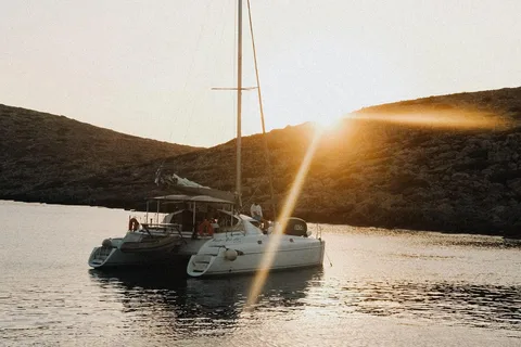 Ierapetra: Crociera in catamarano al tramonto sull'isola di Chrissi