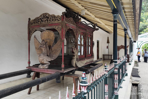 Yogyakarta:Merapi Jeep Tour, Keraton Yogyakarta & Taman Sari Yogyakarta: Merapi Jeep Tour, Sultan Palace & Taman Sari