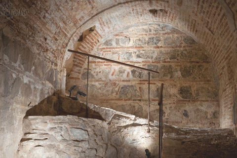 Underground Toledo Tour in English: Discover Hidden History