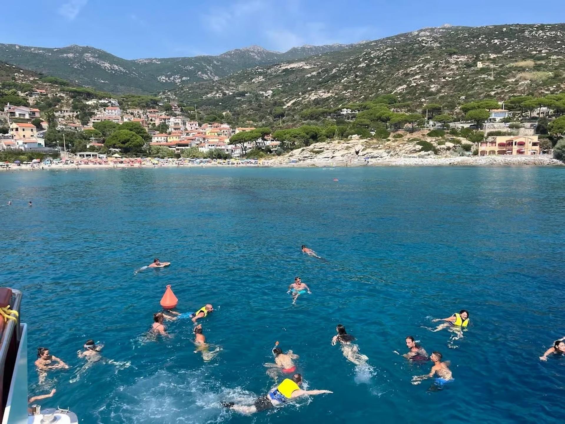 Insel Elba: Geführte Bootstour zum Wrack der Pomonte und zur Blauen Grotte