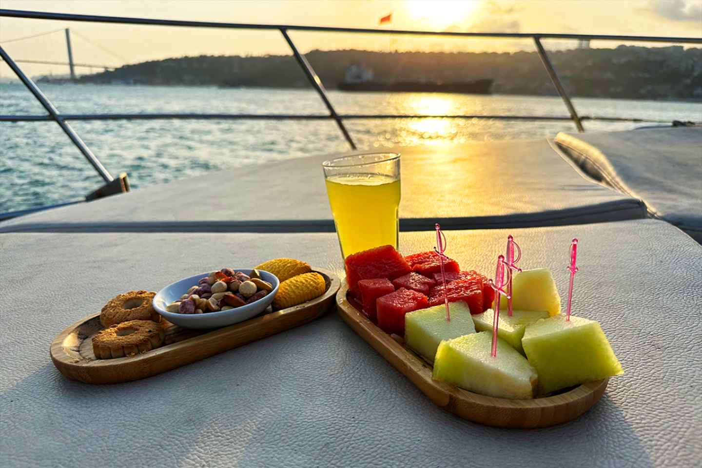 Crucero al Atardecer por el Bósforo y el Cuerno de Oro en Estambul