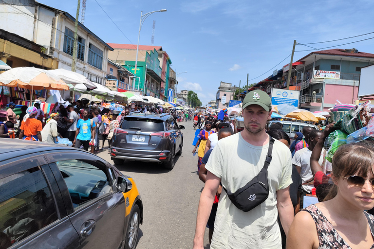 Accra: Osu Castle, Kwame Nkrumah Museum, and Fantasy Coffins Accra Private Tour Experience