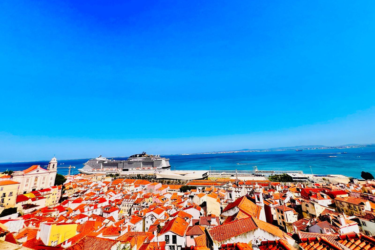 Lisbon: Tuk Tuk Private Tour With Free Polaroid Photos Lisbon: Old town Tuk Tuk Tour (60min)