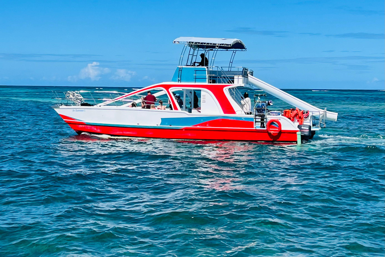 PuntaCana: Private Luxury Family BoatCruise with snorkelling