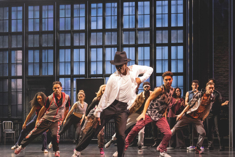 Hamburg: MJ – THE MICHAEL JACKSON MUSICAL & Boat Transfer
