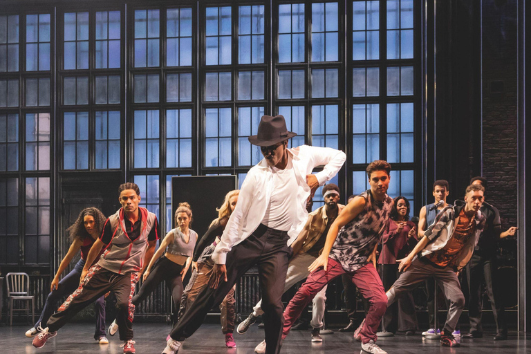 Hamburg: MJ – THE MICHAEL JACKSON MUSICAL & Boat Transfer