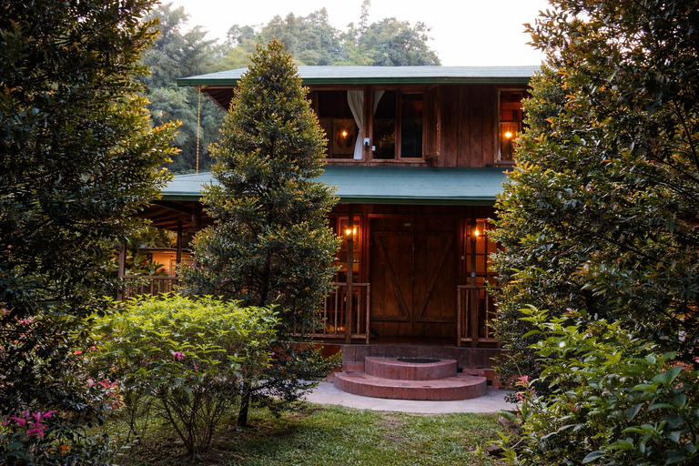 From Quito: 2-Day Mindo Cloud Forest Birdwatching Tour