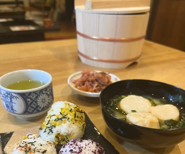 Takayama: Onigiri and miso soup making at a buddhist temple