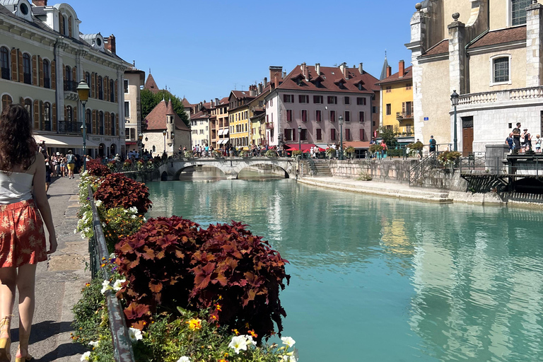 Från Lyon: Medeltida staden Pérouges &amp; Annecy DagsutflyktPrivat tur från Lyon: Upptäck Pérouges och Annecy