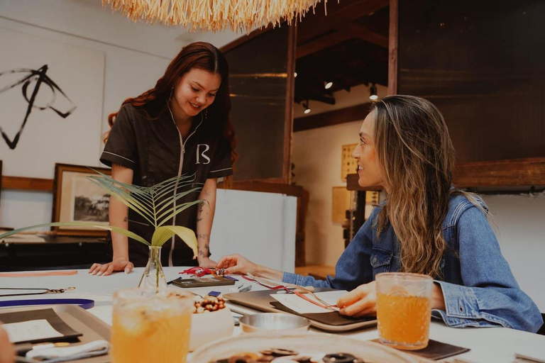 Creative workshop of Colombian leather and seeds in Bogotá Creative leather and Colombian seeds workshop in Bogotá