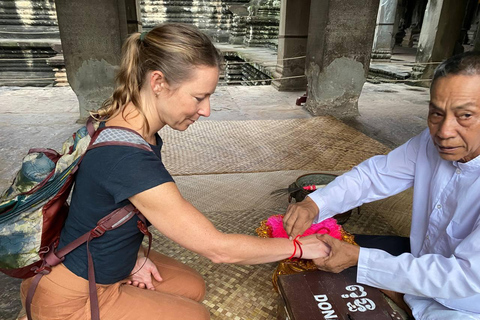 Private Angkor Wat Sunset Tour by Tuk Tuk with Lunch Include