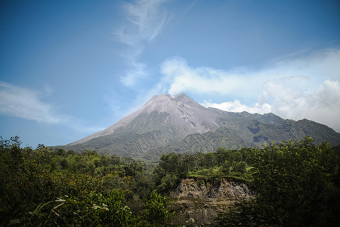 Tour di un giorno all&#039;alba del vulcano Merapi, Borobudur e PrambananTour di un giorno all&#039;alba del vulcano Merapi, di Borobudur e Prambanan