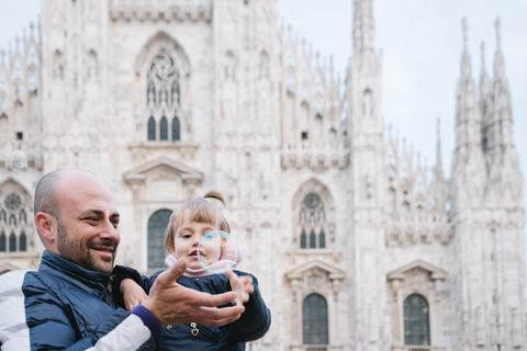 Milan: Photoshoot at the Cathedral Standard (20 photos)