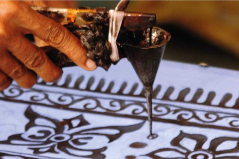 Kandy: Tuk-Tuk Tour with Batik Workshop and Spice Garden