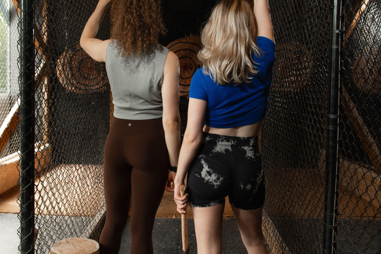 Throw axes & enjoy drinks right in the center of Leipzig Axe throwing & drinks right in the center of Leipzig