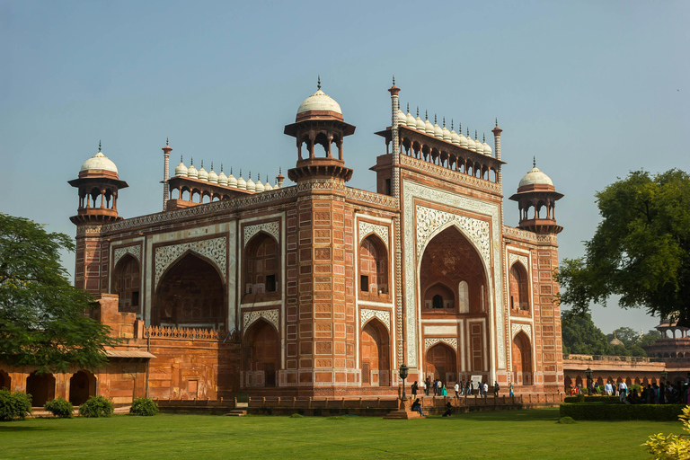 Agra: Taj Mahal i Agra Fort wstęp VIP z pominięciem kolejkiWycieczka all inclusive Taj &amp; Fort ze wstępem o wysokiej wartości