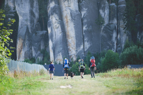 Excursión de un día de Breslavia a la Ciudad de la Roca en Adrspach y al Castillo de KsiazExcursión de un día a la Ciudad de las Rocas de Adrspach y al Castillo de Ksiaz