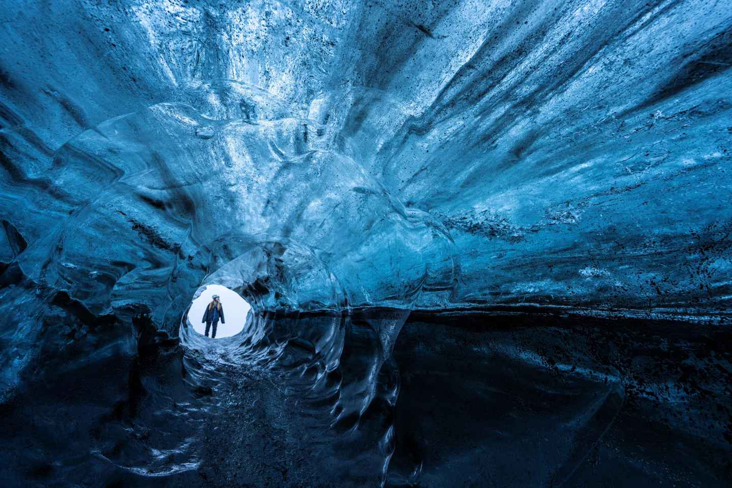 ヨークルスアゥルロゥン発 クリスタルアイスケーブ ヴァトナヨークトル氷河ツアー