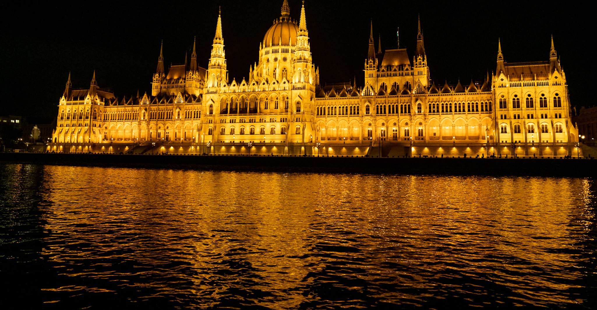 Budapest, Candlelit Dinner River Cruise with Live Music - Housity