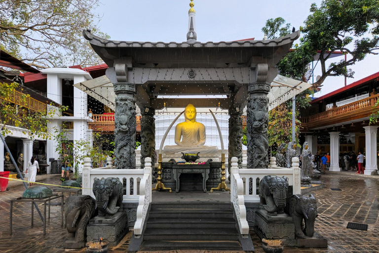 Gangaramaya Temple, Pettah & Street Food Tour