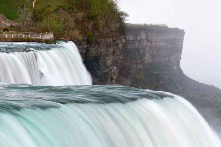 Nowy Jork: Nocna wycieczka z przewodnikiem nad wodospad NiagaraWycieczka w języku hiszpańskim