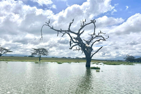 Nairobi: Hell’s Gate Park Cycling & Lake Naivasha Tour