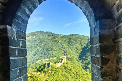 Beijing: From Jiankou to Mutianyu Great Wall Hiking Tour Beijing Downtown Pick up with English Guide