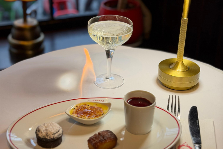 Paris: enjoy a glass of champagne with sweets at the Arc de Triomphe Parisian champagne snack