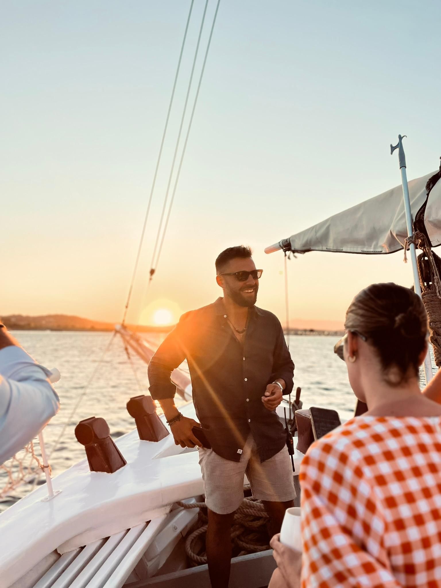 Korfu: Sonnenuntergangskreuzfahrt auf einem klassischen Boot mit Cocktails und Snacks