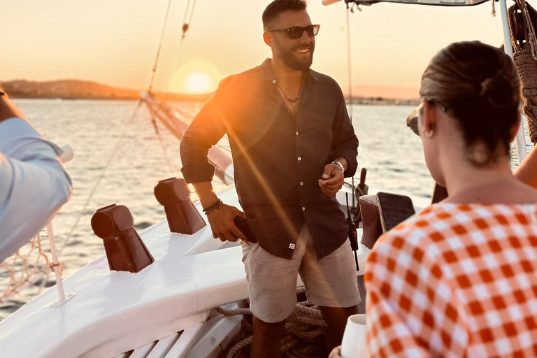 Corfu: Cruise bij zonsondergang op een klassieke boot met cocktails en snacksCorfu: cruise bij zonsondergang op klassieke boot met cocktails en snacks