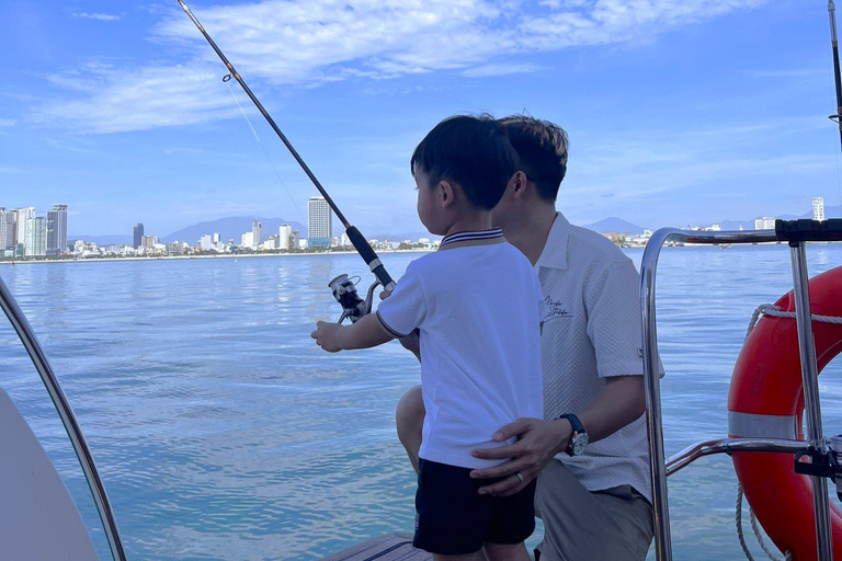 Da Nang: Discover Son Tra Bay on Luxury Sailing Catamaran 2-Hour Luxury Catamaran Scenic Cruise with Drink & Transfer