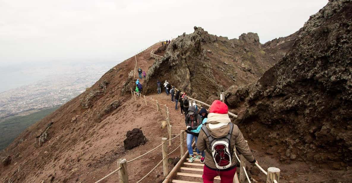Afbeelding 2 van Vesuvius-tour met ticket met voorrangstoegang vanuit Napels