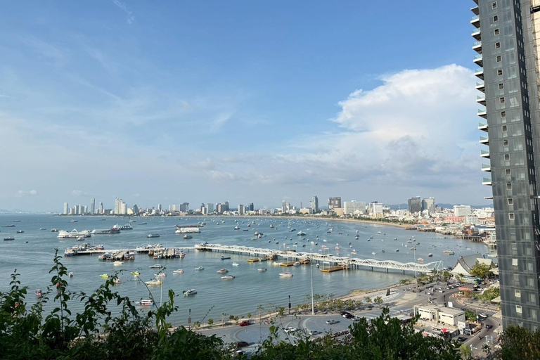 Pattaya: Evening City Tour & Alcazar Cabaret Show Pattaya: Evening City Tour & Alcazar Cabaret Show