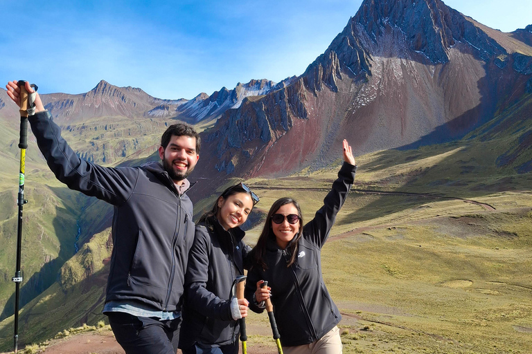 From Cusco: Pallay Poncho Easy Hike with Lunch Pallay Poncho Easy Hiking Adventure—No Crowds (Group Tour)