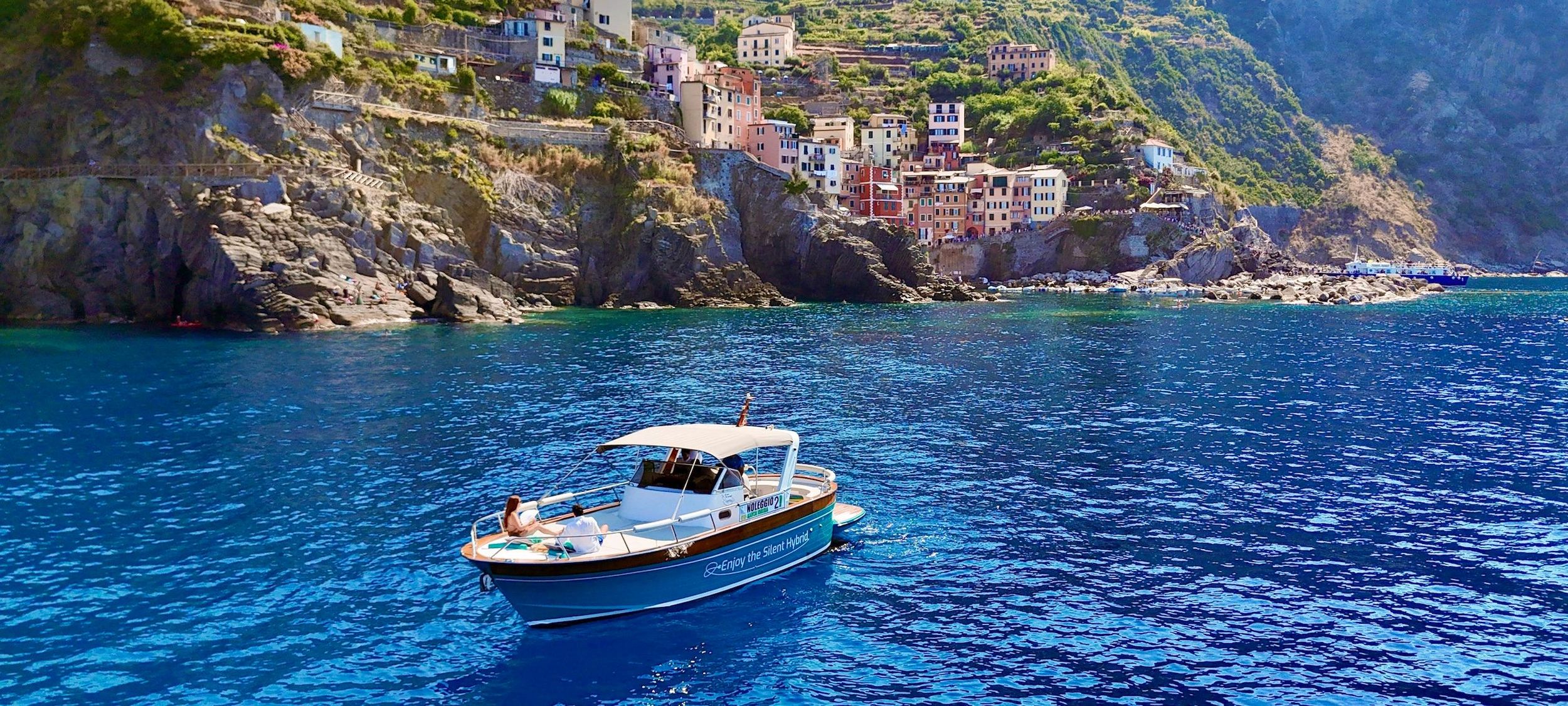 Cinque Terre: Hybrid Bootstour mit Badestopp